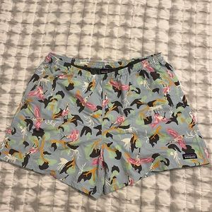 NEW WITH TAGS Patagonia Men’s Baggies swim shorts 5” size XL